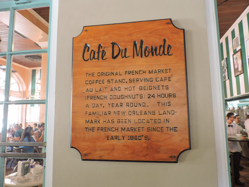 Cafe Du Monde sign at New Orleans_