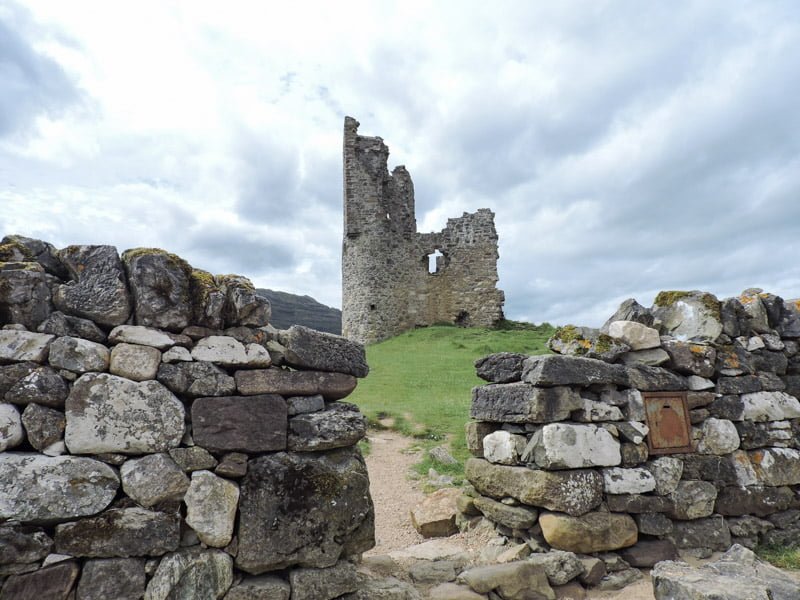 Ardvreck Castle, wall, grass Scotland_