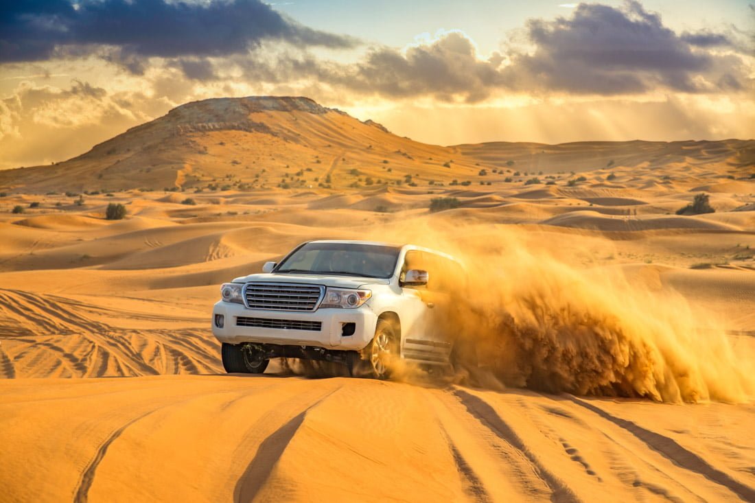 Desert Safari Dune Bashing Tour 4WD on san