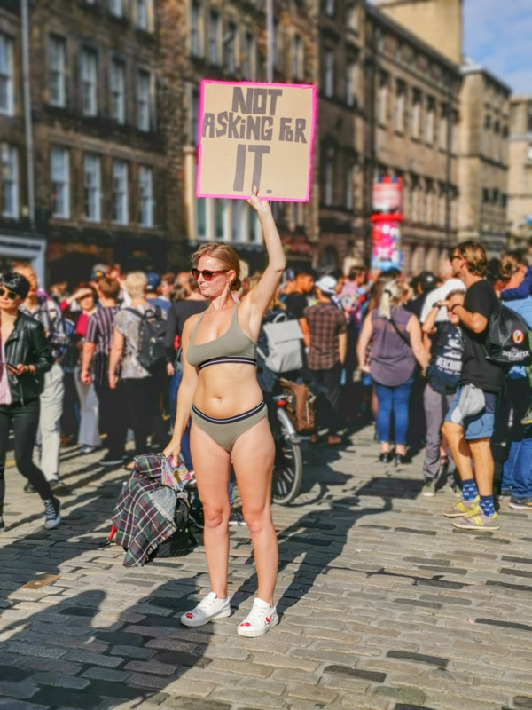 Fringe performer on Royal Mile_