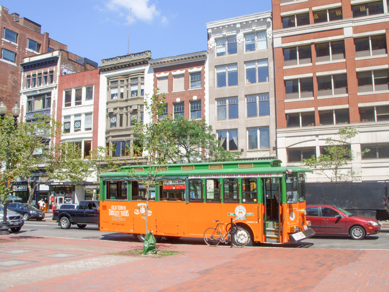 Green and orange trolley tour in Boston