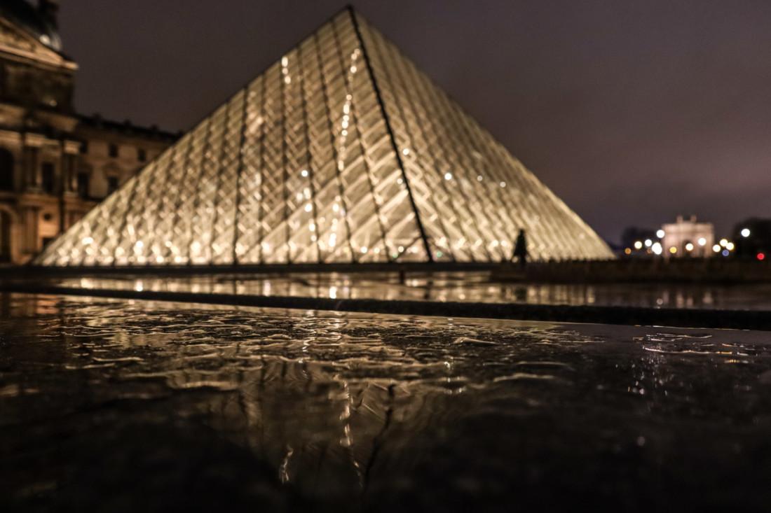 Louvre lit up at night