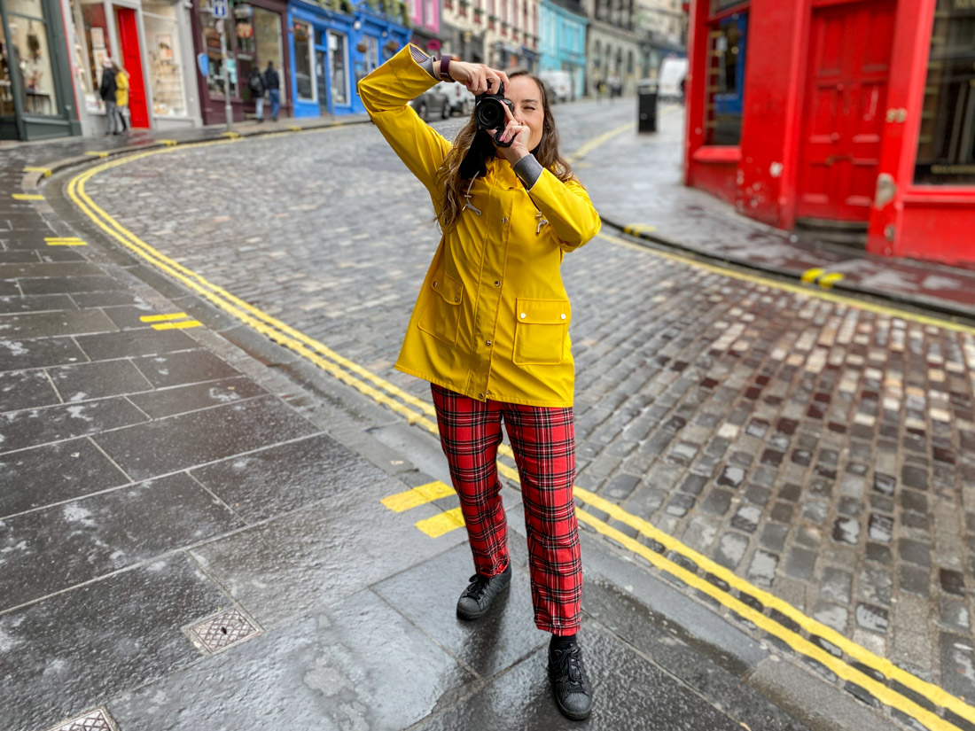 Victoria-Street-Gemma-Yellow-Coat-Rain-Camera-Edinburgh_