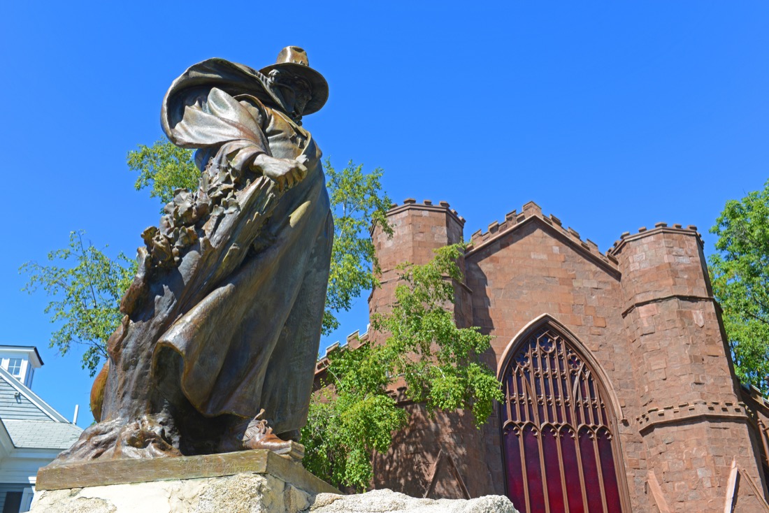 Roger Conant statue in front of Salem Witch Museum.Depositphotos_430877804_L