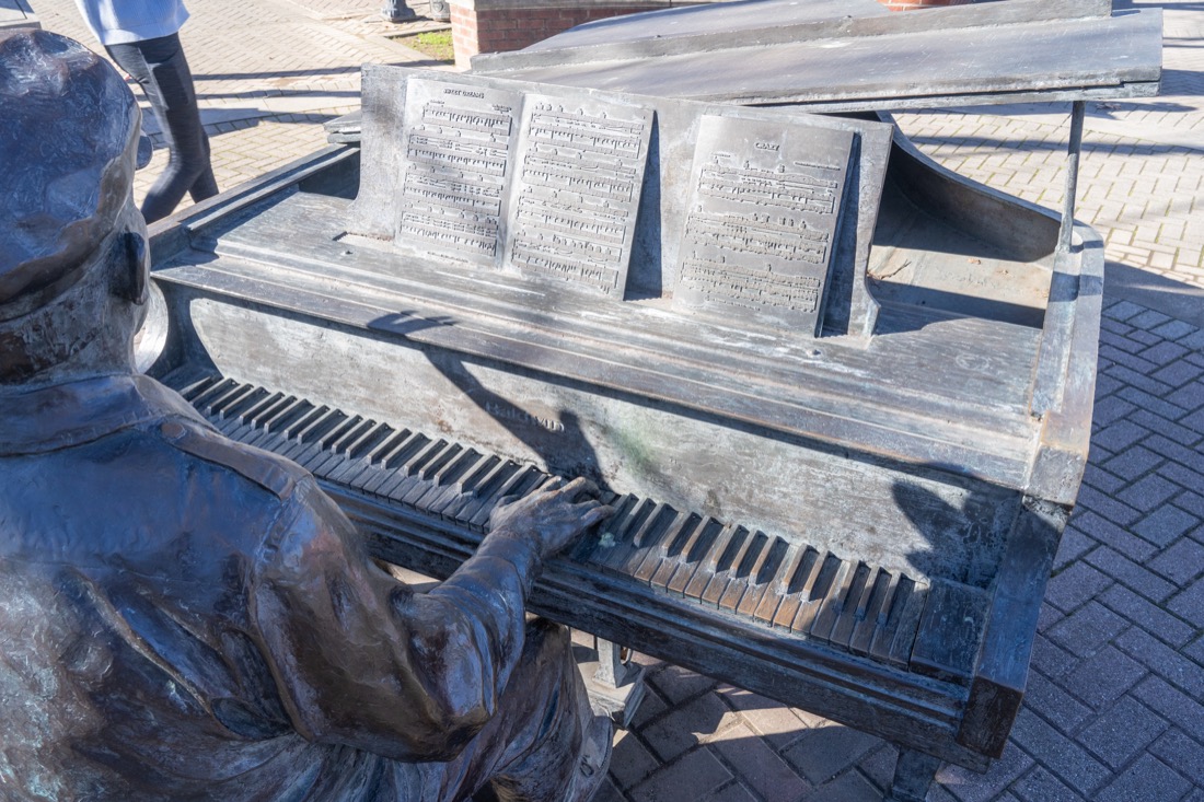 Statue of man playing piano Music Row Nashville