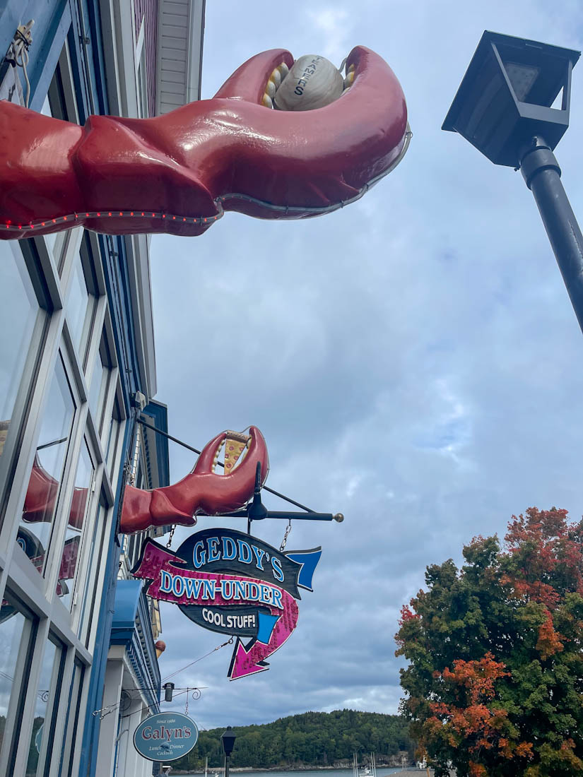 Geddys lobster sign on building in Bar Harbor 