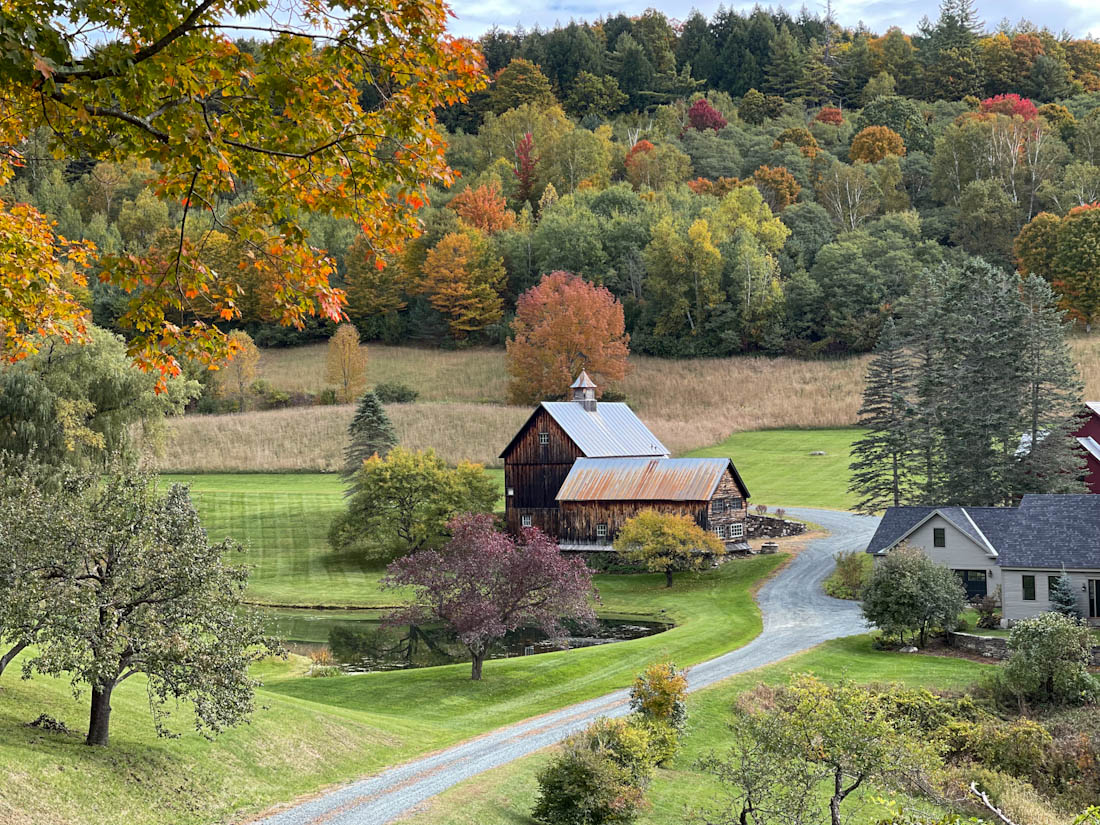Sleepy Hollow Farm house in Woodstock Vermont surrounded by fall colours